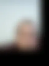 Chat with leeleuhuiel32378 and singles men in Paradise Island